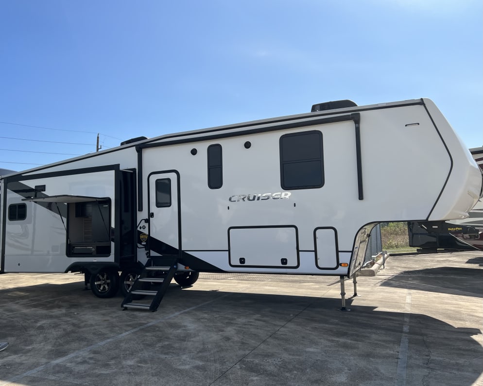 2020 Fifth Wheel RV for Rent in Navasota, Texas