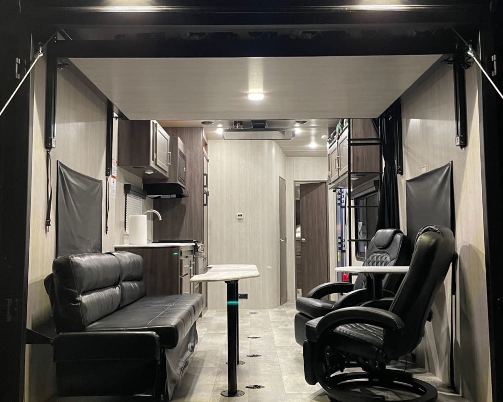 2022 Genesis Supreme Rv Genesis Supreme Toy Hauler for rent in Bellemont Arizona