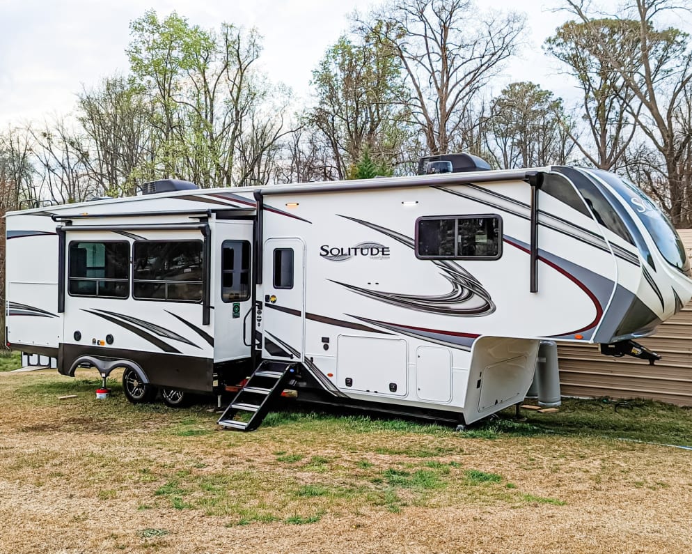 2022 Fifth Wheel RV for Rent in Sanford, North Carolina