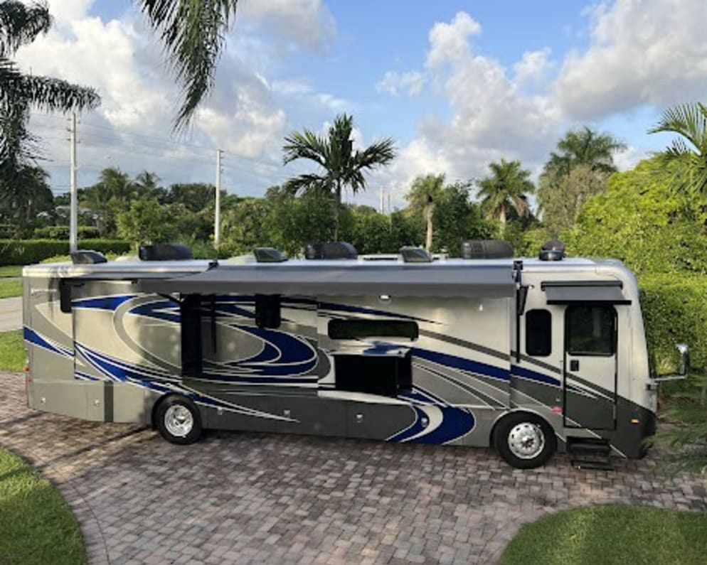 2022 Fleetwood Discovery