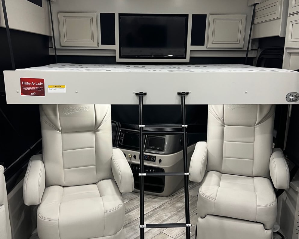 2022 Fleetwood Discovery Class A for rent in Davie Florida