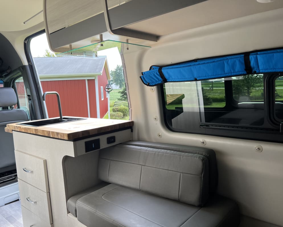 2023 Class B RV for Rent in Grosse Pointe Farms, Michigan