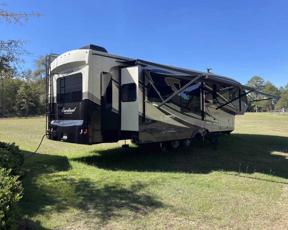 2015 Forest River Cardinal Fifth Wheel for rent in Moultrie Georgia