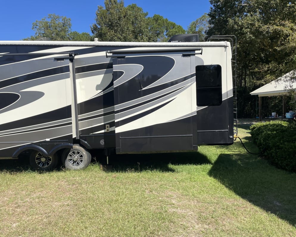 2015 Cardinal  by Forest River for rent in 31788