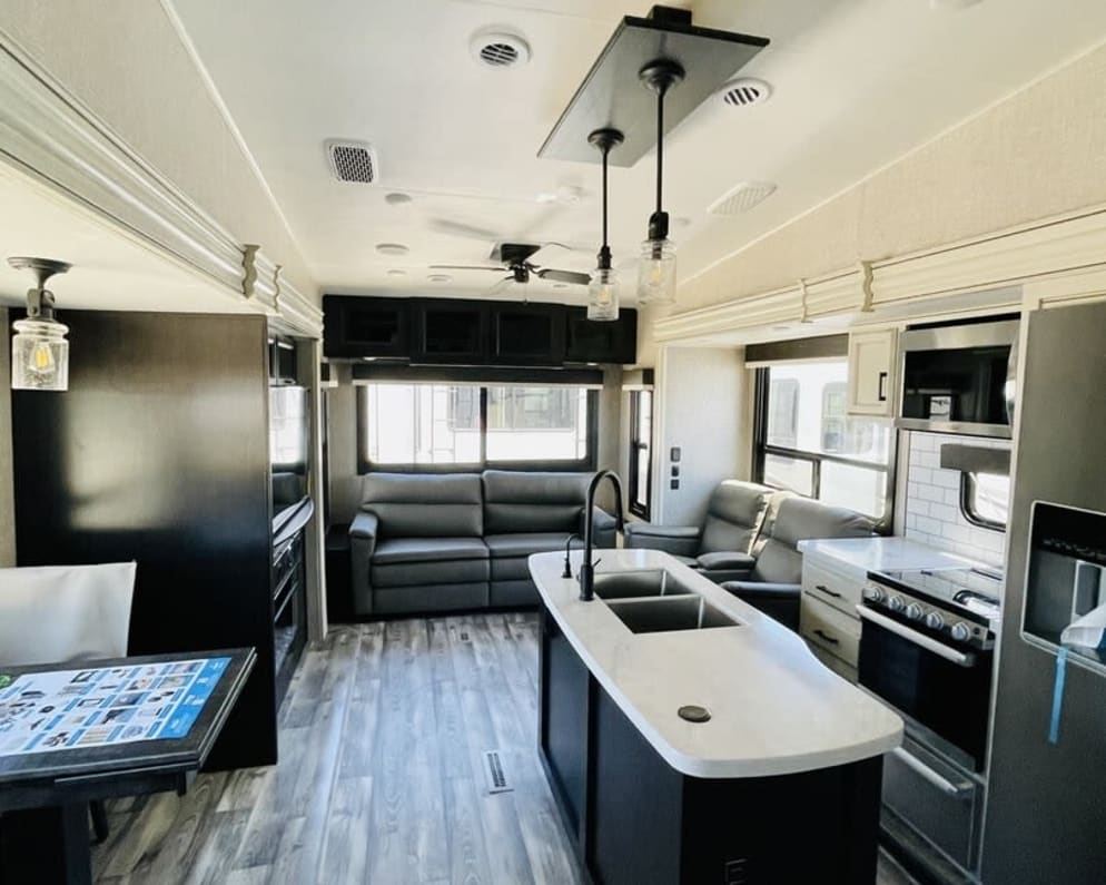 Fifth Wheel RV for Rent in Deville, Louisiana