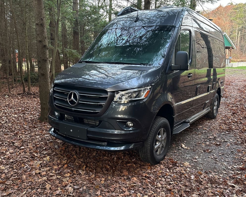 Class B RV for Rent in Flanders, New Jersey