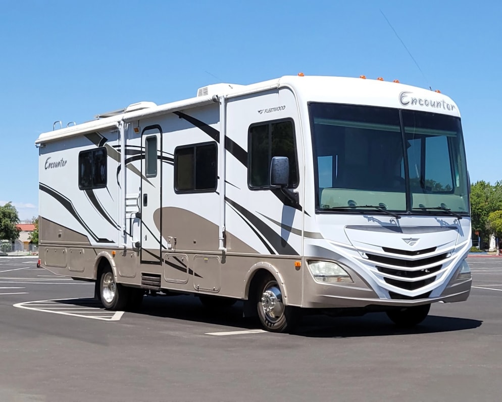 2010 Fleetwood Encounter 32BH