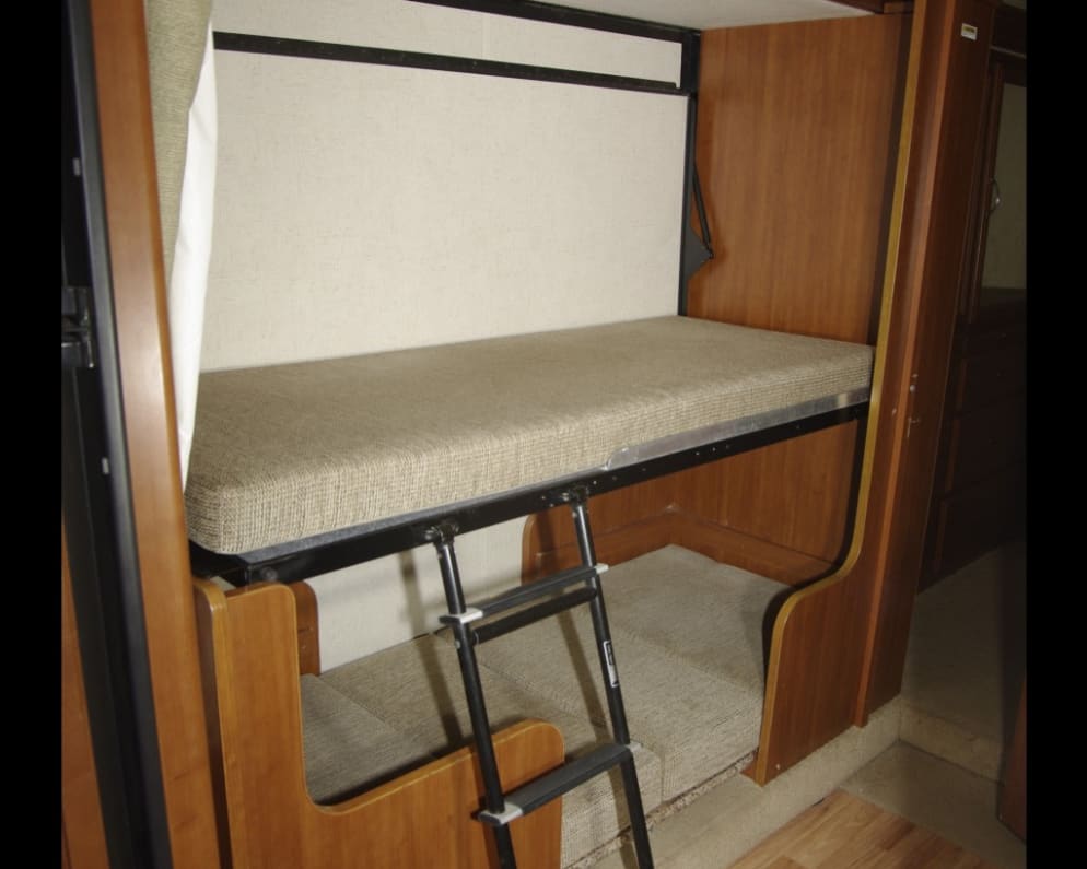 2010 Encounter 32BH  by Fleetwood for rent in 29045
