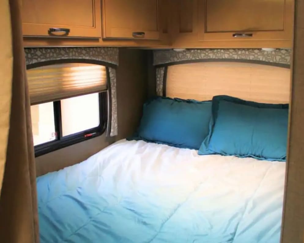2018 Thor Chateau Class C for rent in Wrightwood California