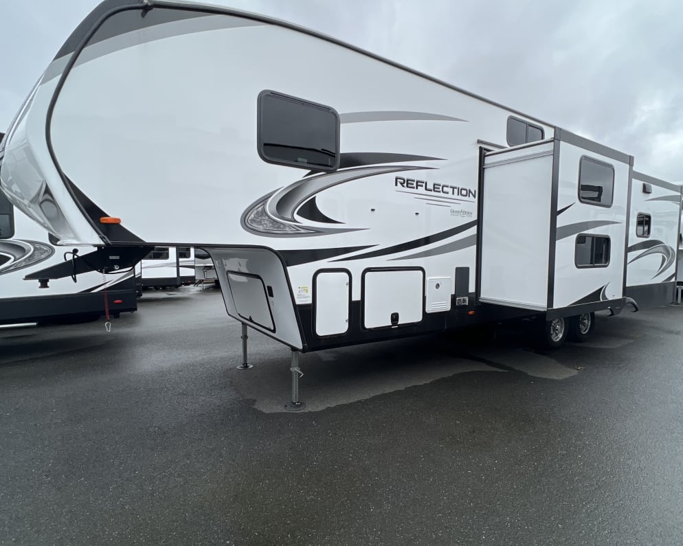 Fifth Wheel RV for Rent in Eugene, Oregon