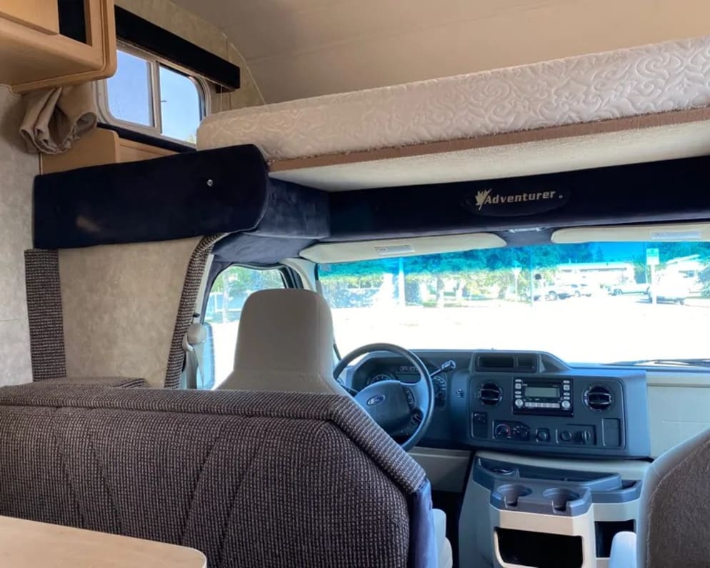 2010 Adventurer Adventurer Motorhome Class C for rent in Calgary Alberta