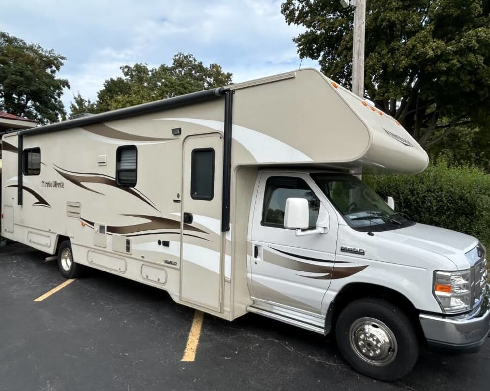 2015 Winnebago Minnie Winnie available for rent in West Covina California