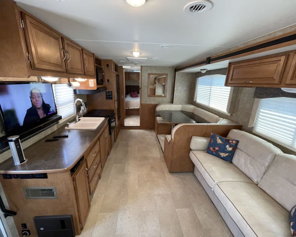 2015 Winnebago Minnie Winnie Class C for rent in West Covina California