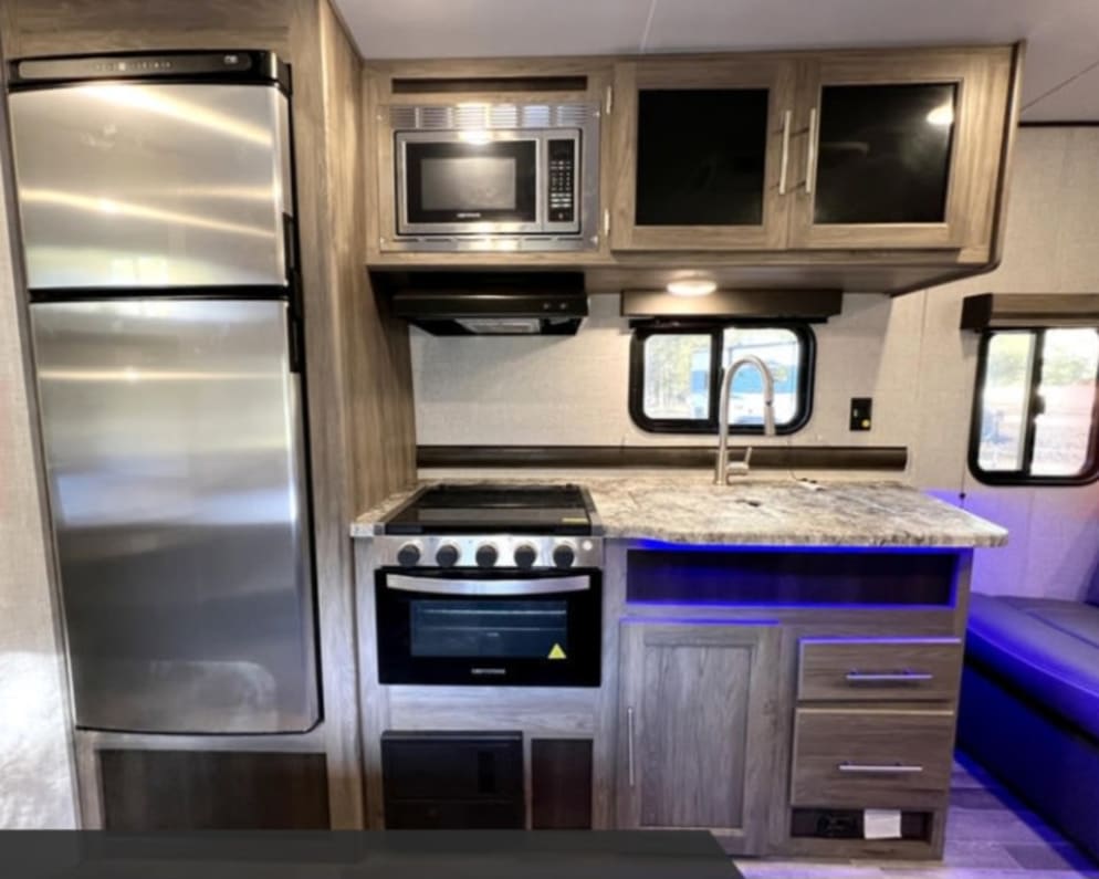 2022 Zinger Lite  by Crossroads RV for rent in 30132
