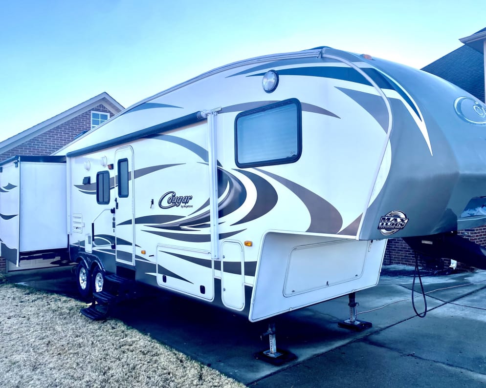2012 Keystone Cougar Fifth Wheel for rent in New Market Alabama