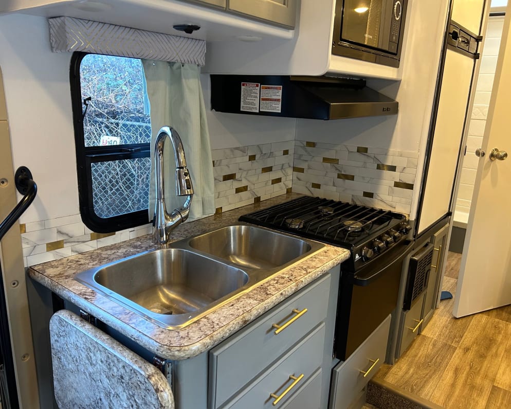 2017 Four Winds  by Thor for rent in V4P3K1