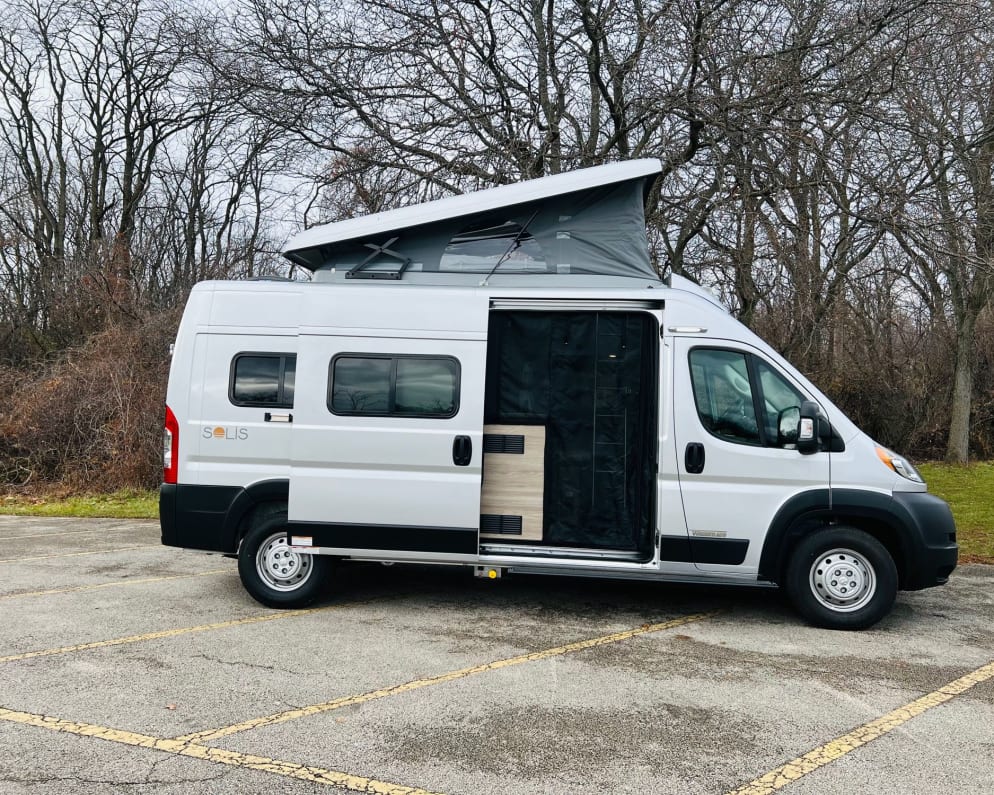 2023 Class B RV for Rent in Des Plaines, IL