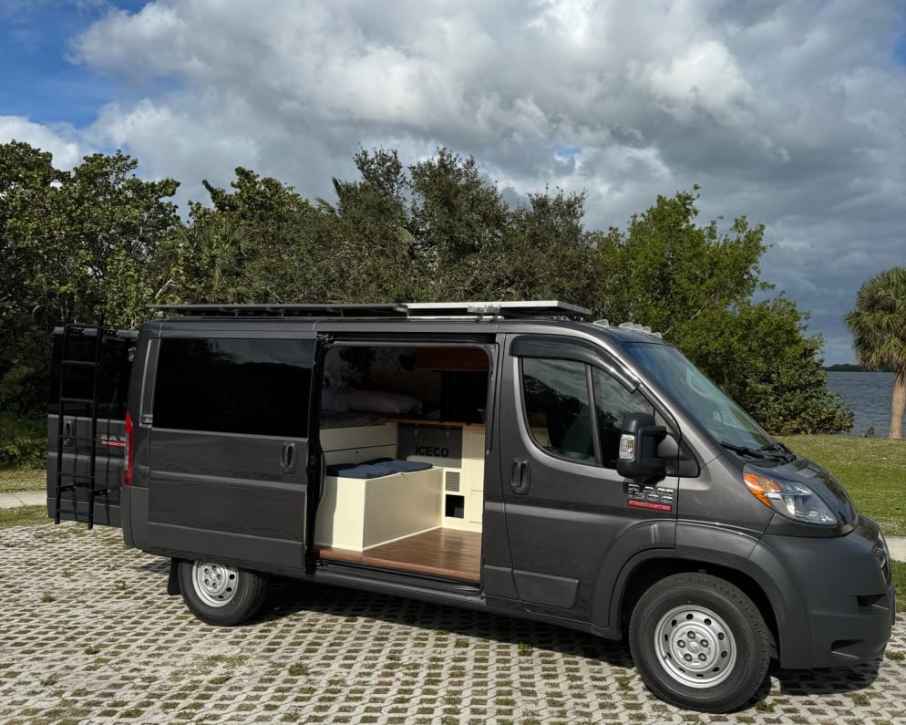 2018 Class B RV for Rent in Stuart, Florida