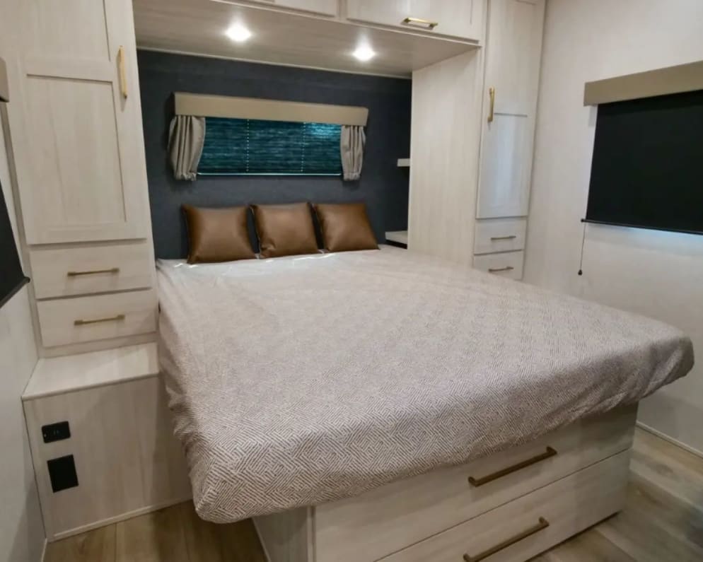 2024 Surveyor Legend 202RBLE  by Forest River for rent in 80219
