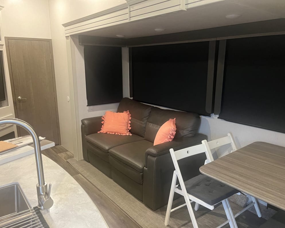 2022 Fifth Wheel RV for Rent in Gibsonton, Florida