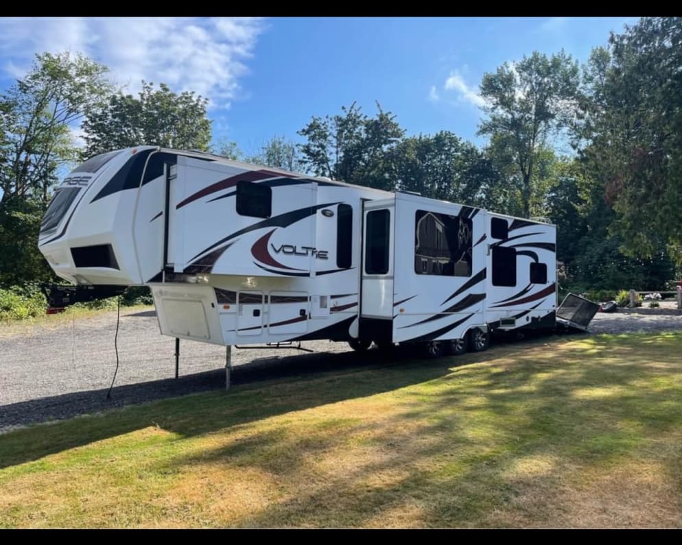 2013 Toy Hauler RV for Rent in Bellingham, WA