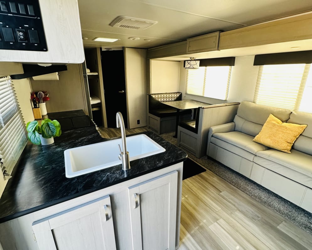 2021 Tracer LE  by Forest River for rent in 92307