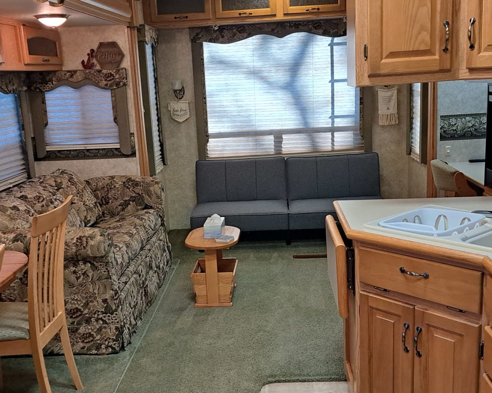 2006 Fifth Wheel RV for Rent in Maysville, Missouri