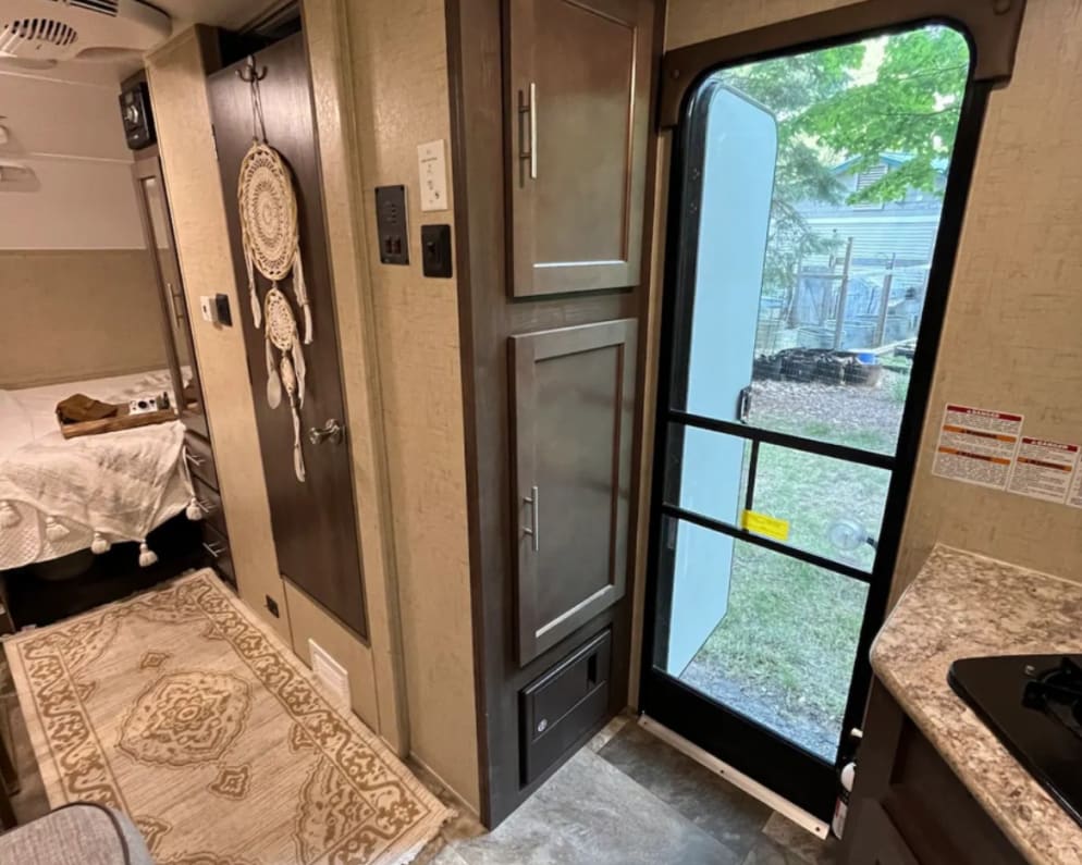 2016 Hood River Edition  by R-Pod for rent in 49684