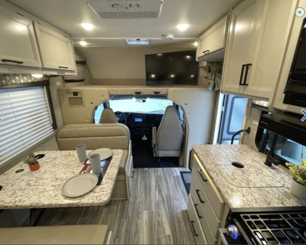 2023 Freedom Elite  by Thor for rent in 76078