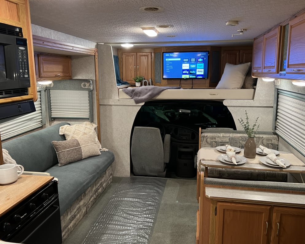 2002 Class C RV for Rent in Urbana, Ohio