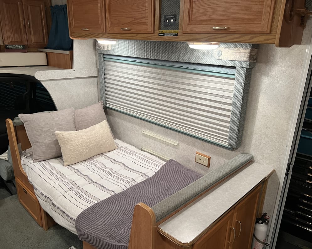 2002 Class C RV for Rent in Urbana, Ohio