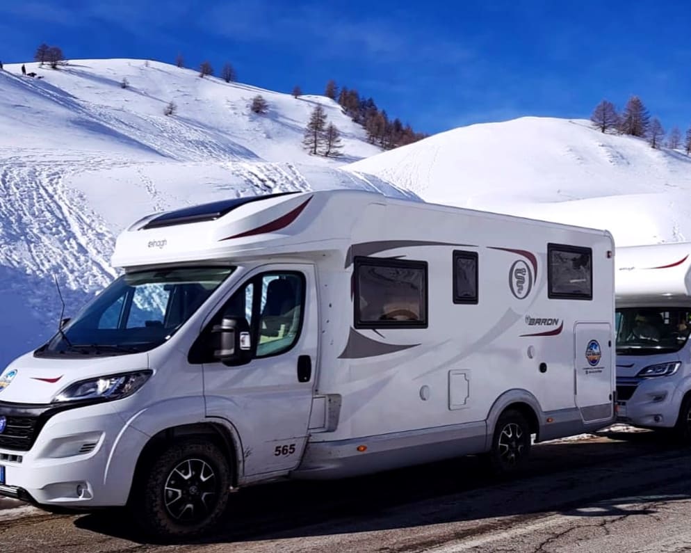 2023 Class B RV for Rent in Capannori, Toscana - RVUSA.com