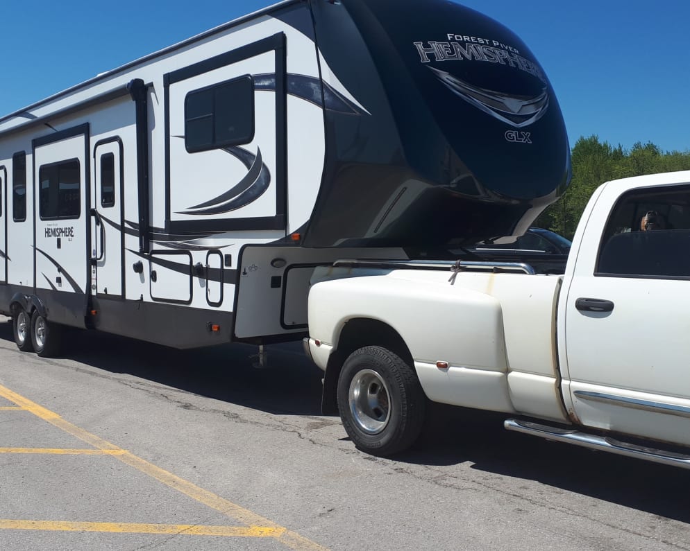 2018 Forest River Salem Hemisphere GLX Fifth Wheel for rent in Waubaushene Ontario