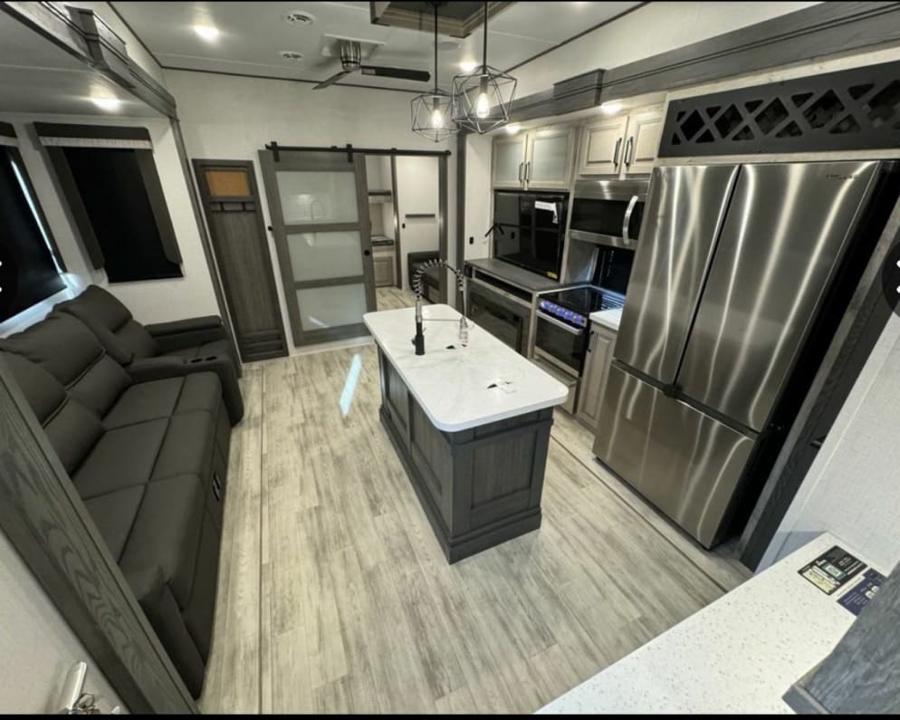 2024 Keystone Alpine Avalanche Fifth Wheel for rent in KNOXVILLE Tennessee