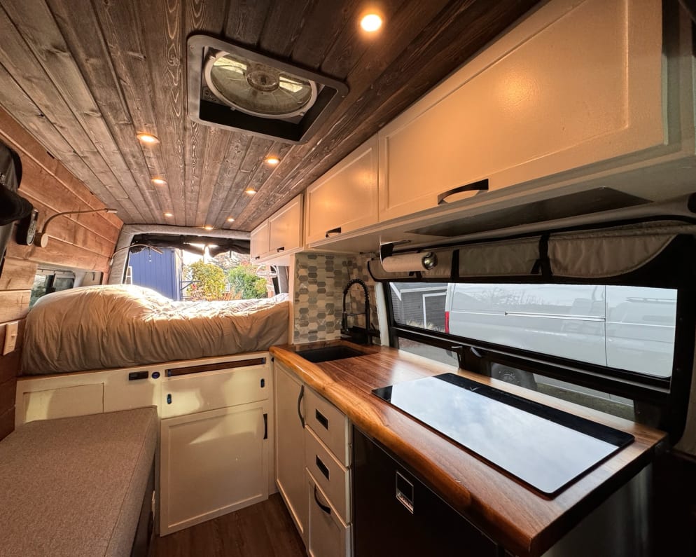 2019 Class B RV for Rent in Kirkland, Washington
