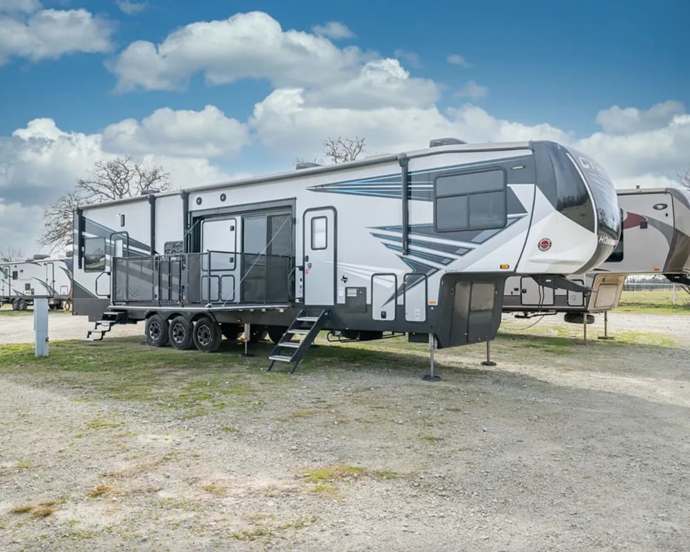 2021 Fifth Wheel RV for Rent in Tyler, Texas