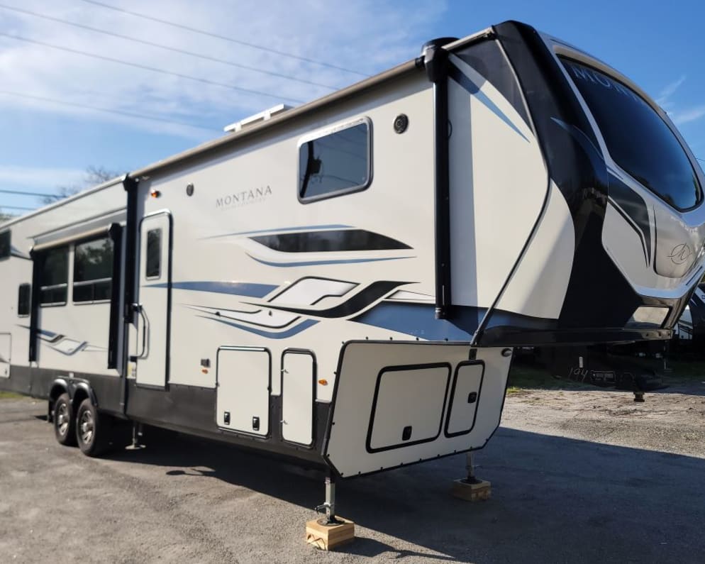 2022 Keystone RV Montana High Country Fifth Wheel for rent in Jacksonville Florida