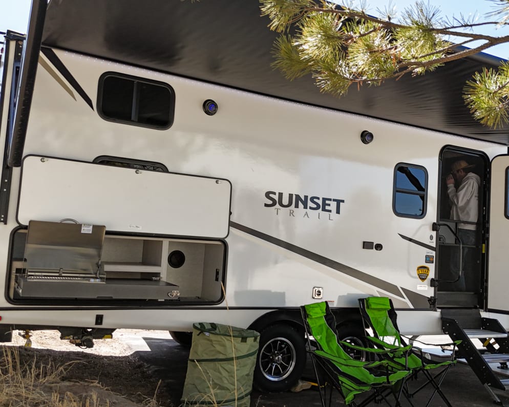 2024 Crossroads RV Sunset Trail 242BH Travel Trailer for rent in Parker Colorado
