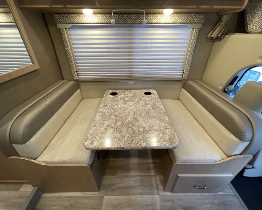 2018 Freedom Elite  by Thor Motor Coach for rent in 83001