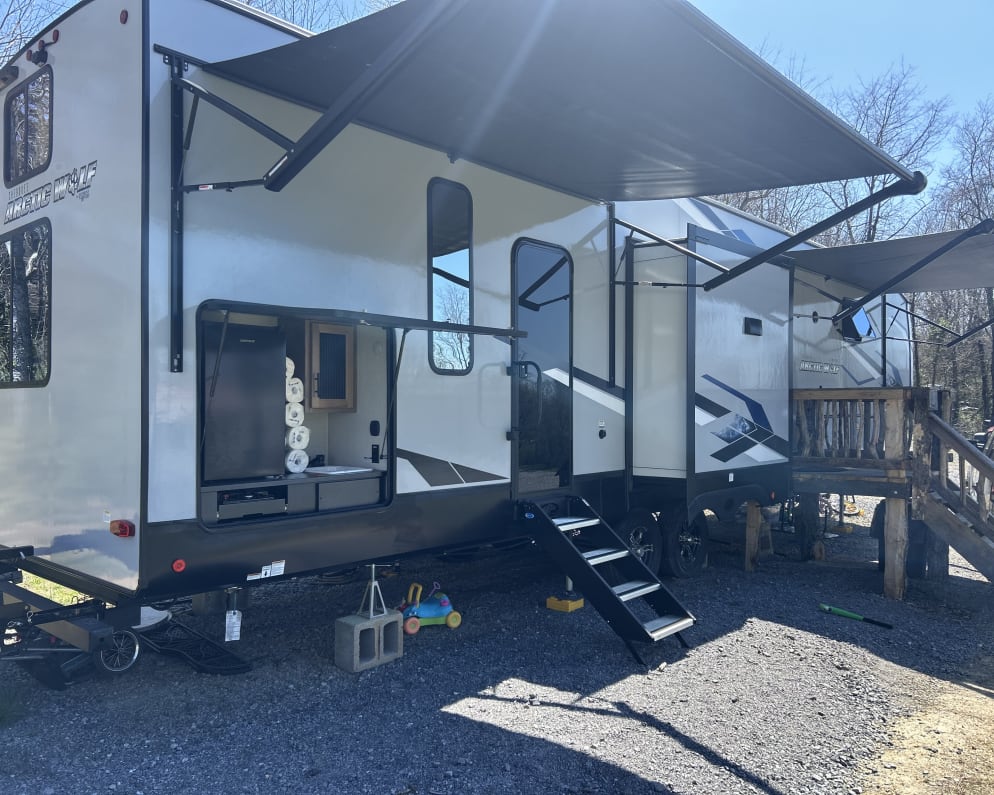 2023 Forest River Cherokee Arctic Wolf Fifth Wheel for rent in Johnson City Tennessee