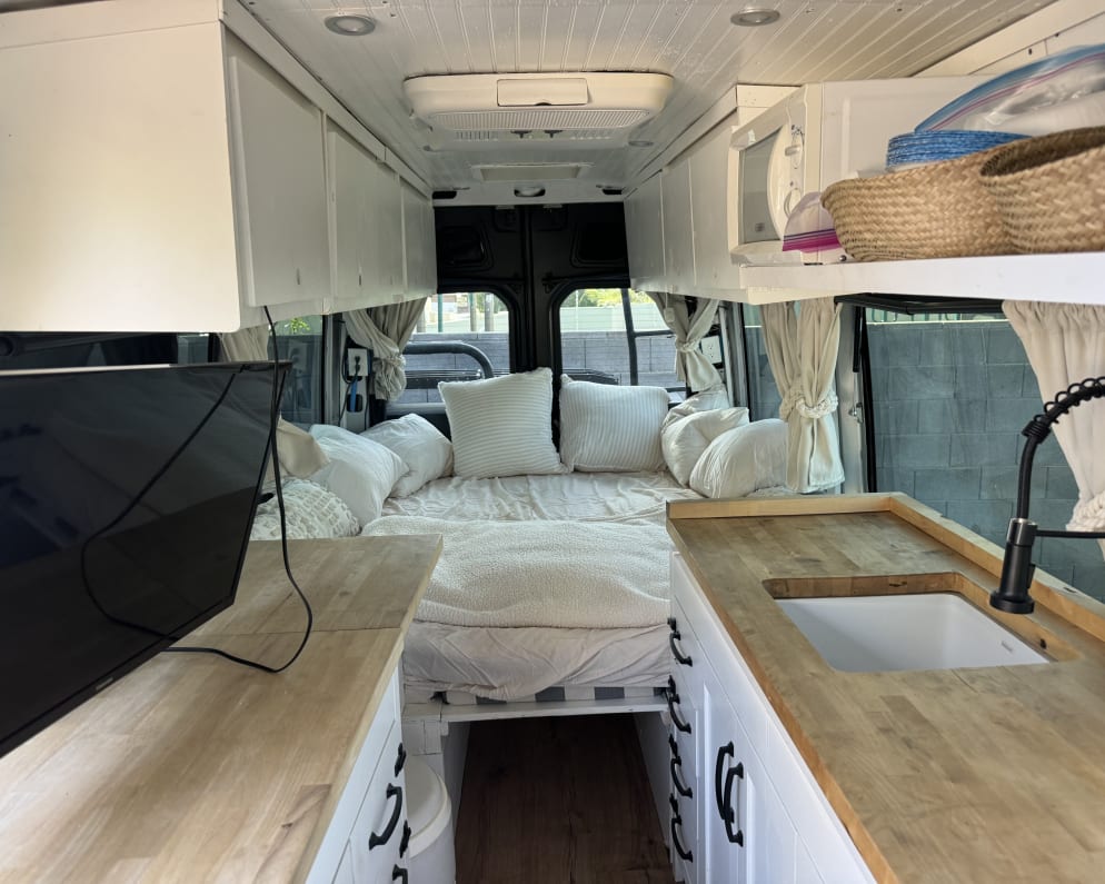 2018 wdzpe8cd0jp648573 2500 Class B for rent in Phoenix Arizona