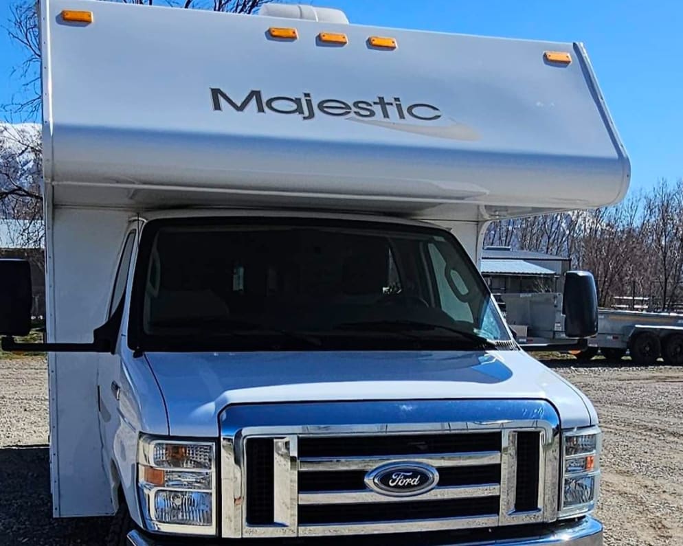 2014 Thor Majestic available for rent in Mesa Arizona