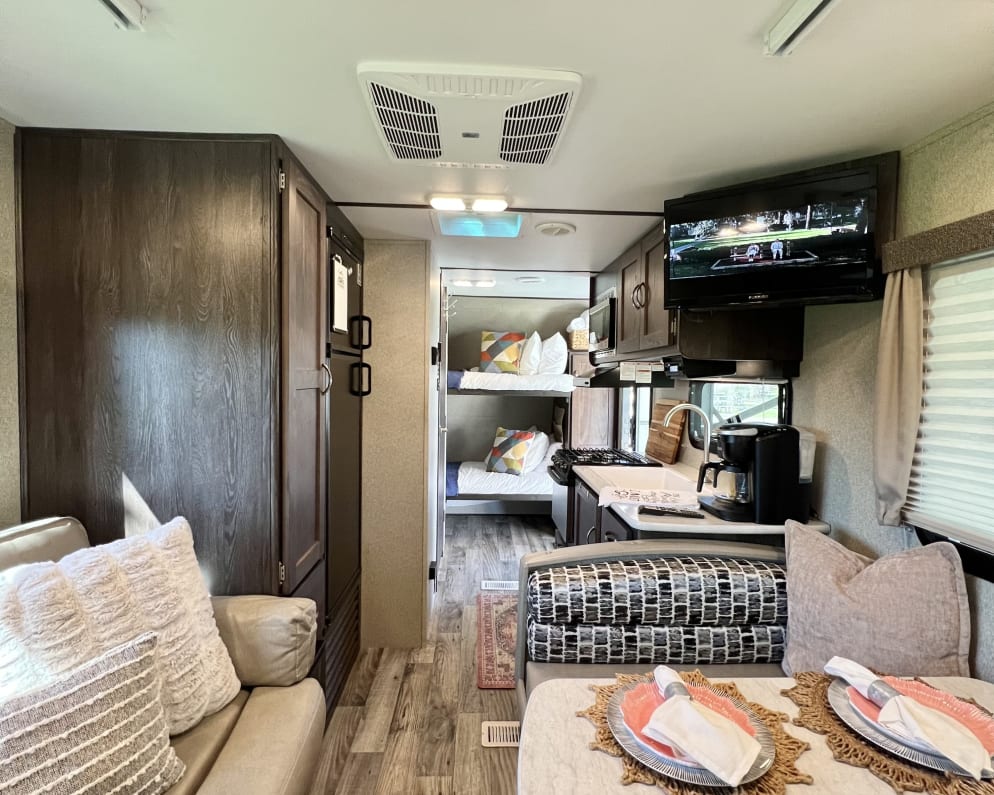 2018 Keystone RV Outback Ultra-Lite Travel Trailer for rent in Sevierville Tennessee