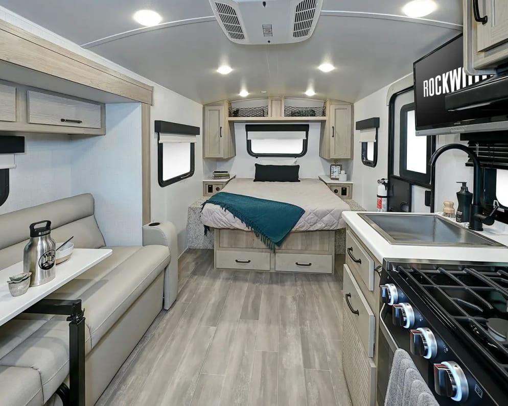 Perfect getaway camper with full bed and optimal space for lounging