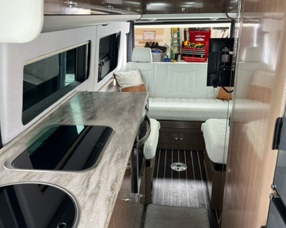 2017 Interstate  by Airstream for rent in T2Y 2Z7