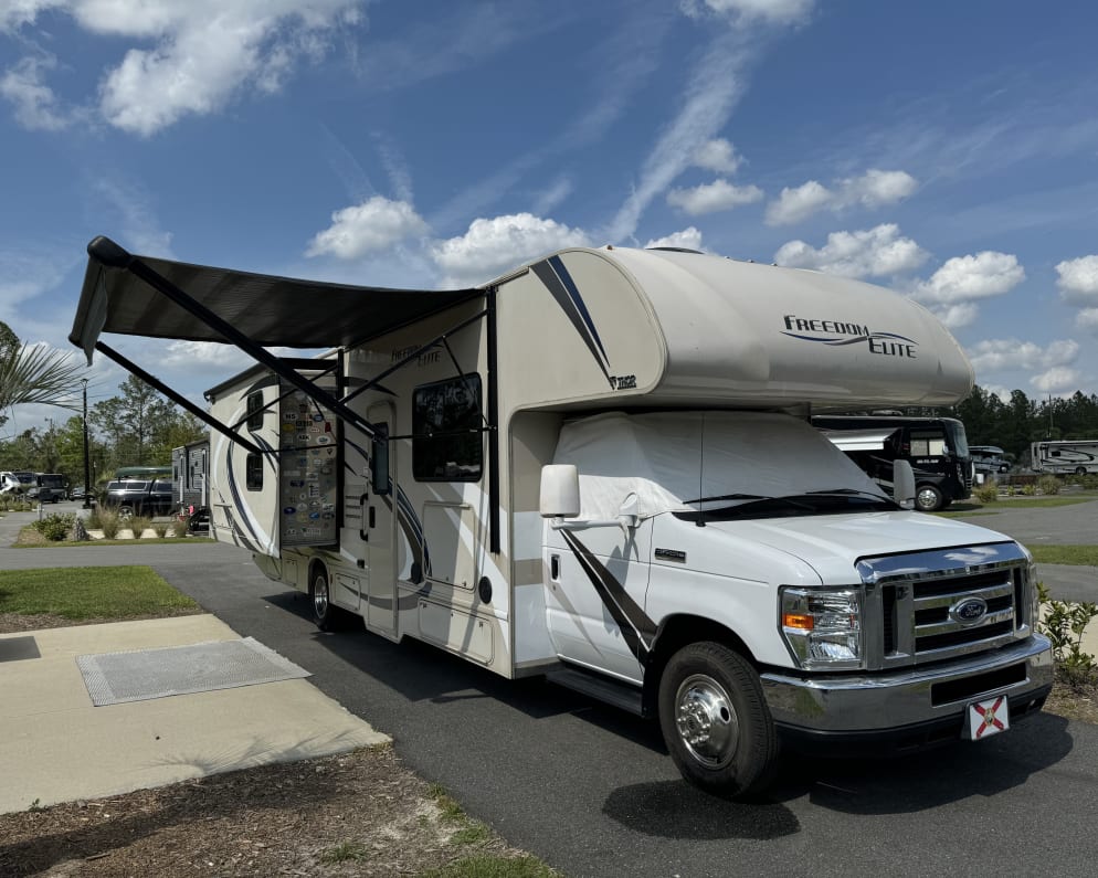 2017 Class C RV for Rent in St johns, Florida - RVUSA.com