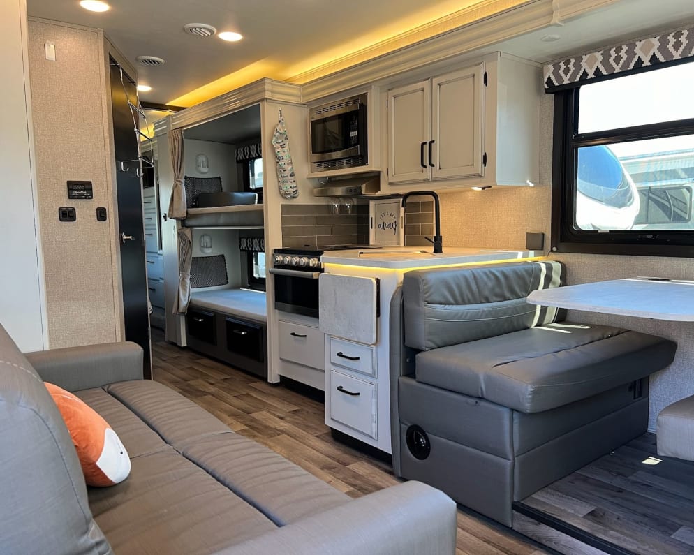 2021 Class C RV for Rent in Troutman, North Carolina