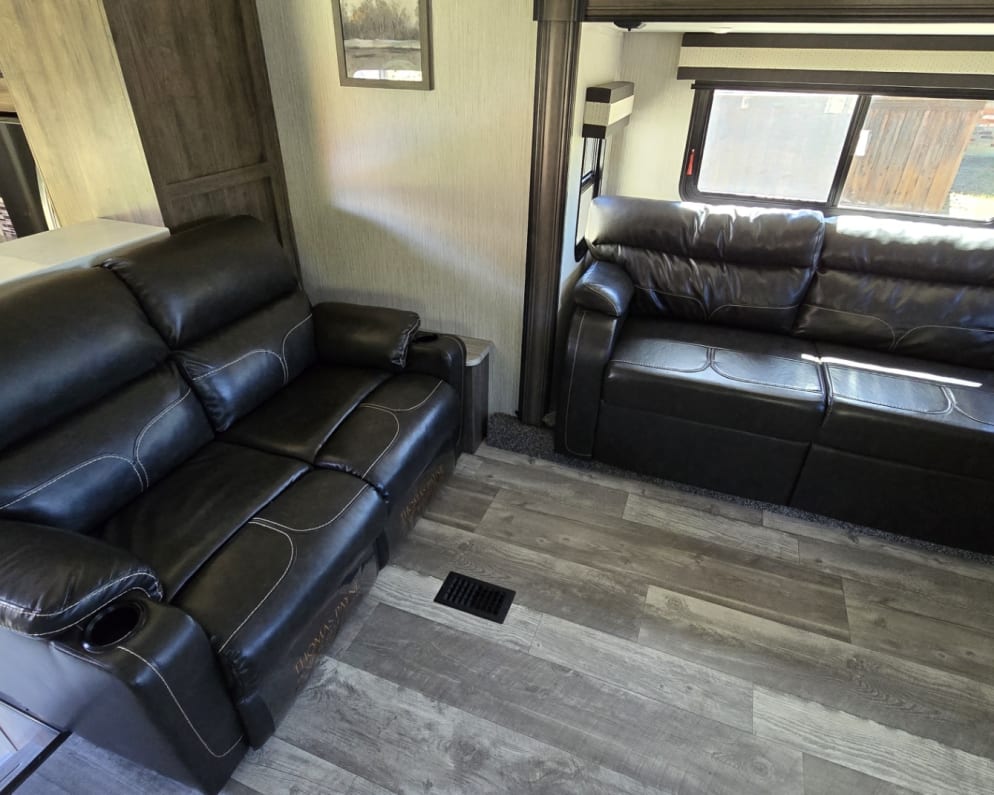 2021 Forest River Sandpiper Fifth Wheel for rent in Celina Texas