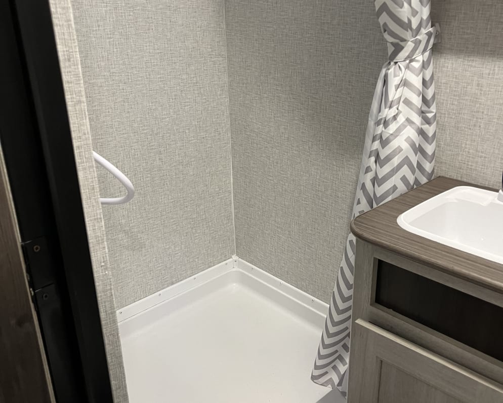 2024 Zinger Lite  by Crossroads RV for rent in 48423