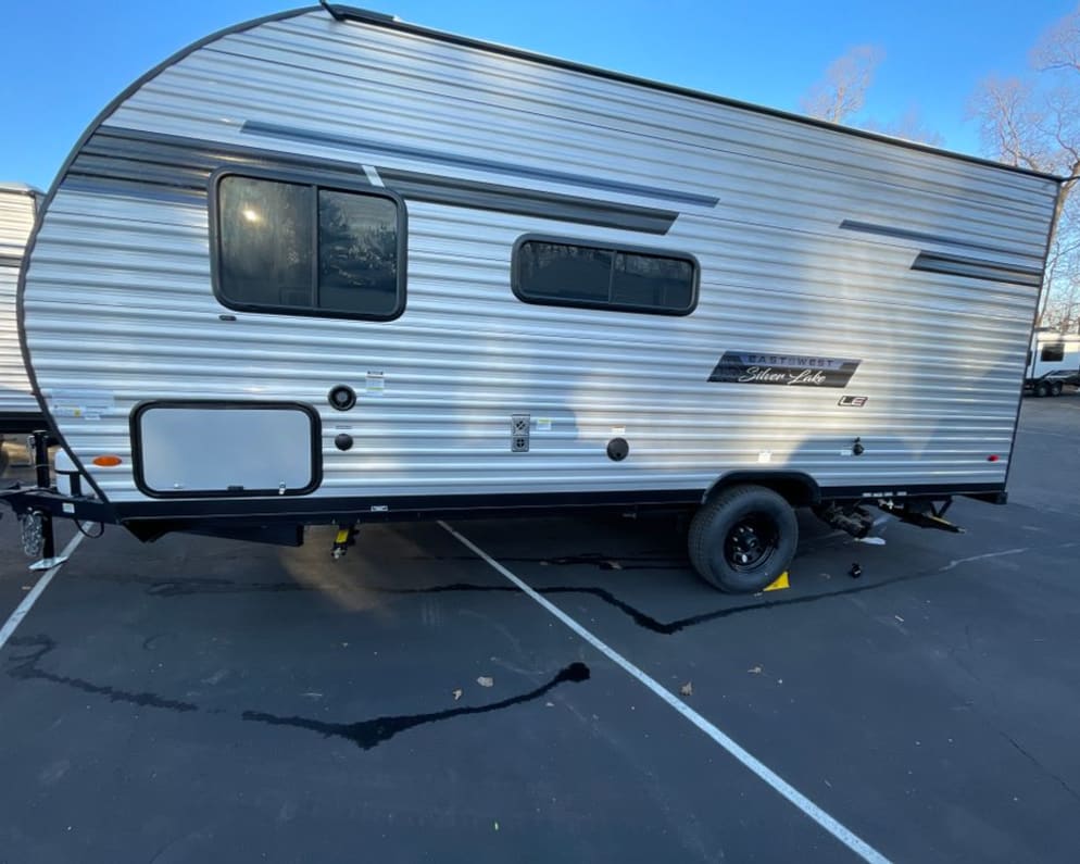 2024 East to West SILVER LAKE LE 17BHLE available for rent in Hoffman Estates Illinois